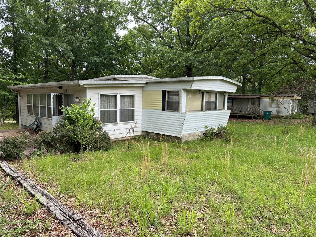 WELCOME TO YOUR COZY HOME in the heart of Bull Shoals, AR. Well-maintained older single-wide mobile home offers comfort and convenience on a corner lot. Bedroom offers storage space & split plan. Each bedroom has it's own bathroom. Appliances include washer, dryer, stove, fridge and dishwasher. Located near Bull Shoals Lake your only minutes from fishing for bass or a few minutes longer you can be on the River fishing for rainbow or brown trout. Weather you are looking for a permanent home or a fishing cabin to get away, don't miss this deal!