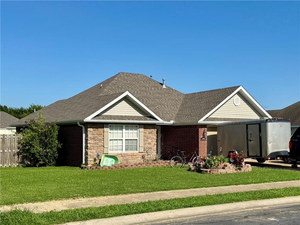 Tenant-Occupied Investment Opportunity!
Seller provided HOME WARRANTY!
Charming 3BR/2BA home with 1,288 SF in the highly desirable Standing Oaks subdivision of Pea Ridge! This property features a spacious open-concept living area with soaring 10’ ceilings, crown molding, a cozy gas fireplace, and a pantry. Great storage throughout—including a 15x10 detached storage/workshop building—adds practicality to this home. The low-maintenance exterior includes brick on three sides with rock and vinyl. Enjoy a covered back patio and privacy-fenced backyard—perfect for outdoor living.
Community pool and play area!
Centrally located in Pea Ridge; convenient to schools, parks, and shopping.
Recent updates: New Roof in 2023!
Please Note: This is a tenant-occupied property. Please do not disturb the tenants. Showings available only after an accepted offer. Current tenants are on a month-to-month lease and would like to remain. This is a turnkey producing asset ready for your portfolio!