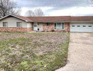 Check out this beautiful property in one of the most popular subdivisions in the Harrison area. This house is on two beautiful flat lots. Just minutes away from the Buffalo River this property has a lot to offer.