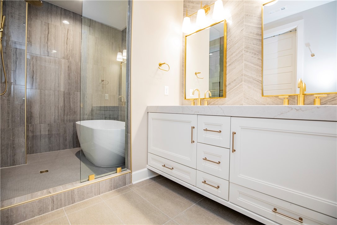 Pinnacle Heights Rogers - Residential