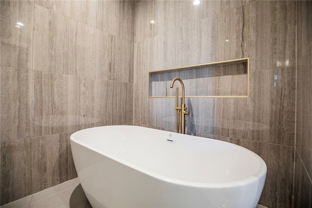 Pinnacle Heights Rogers - Residential