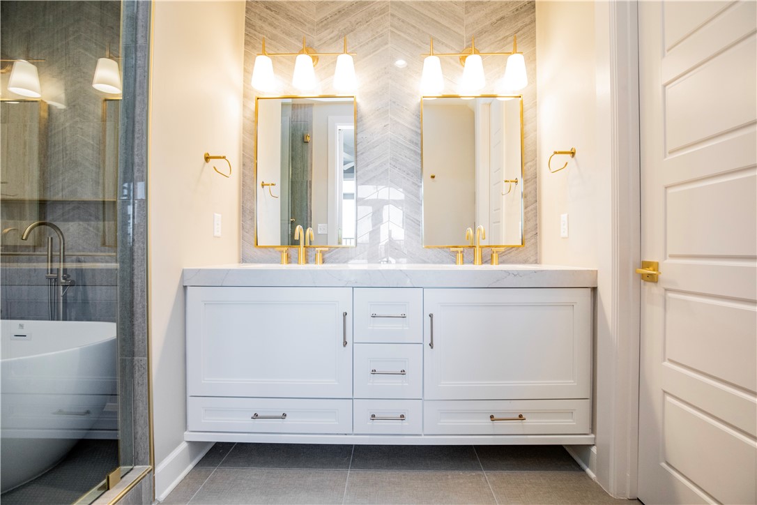 Pinnacle Heights Rogers - Residential