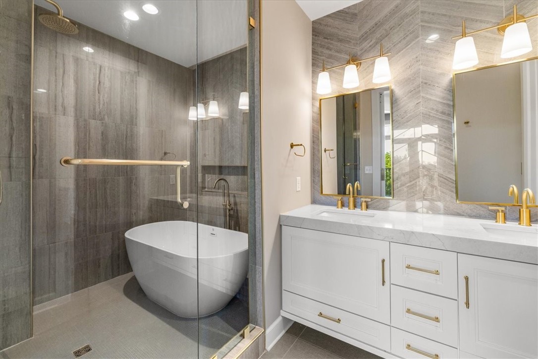 Pinnacle Heights Rogers - Residential