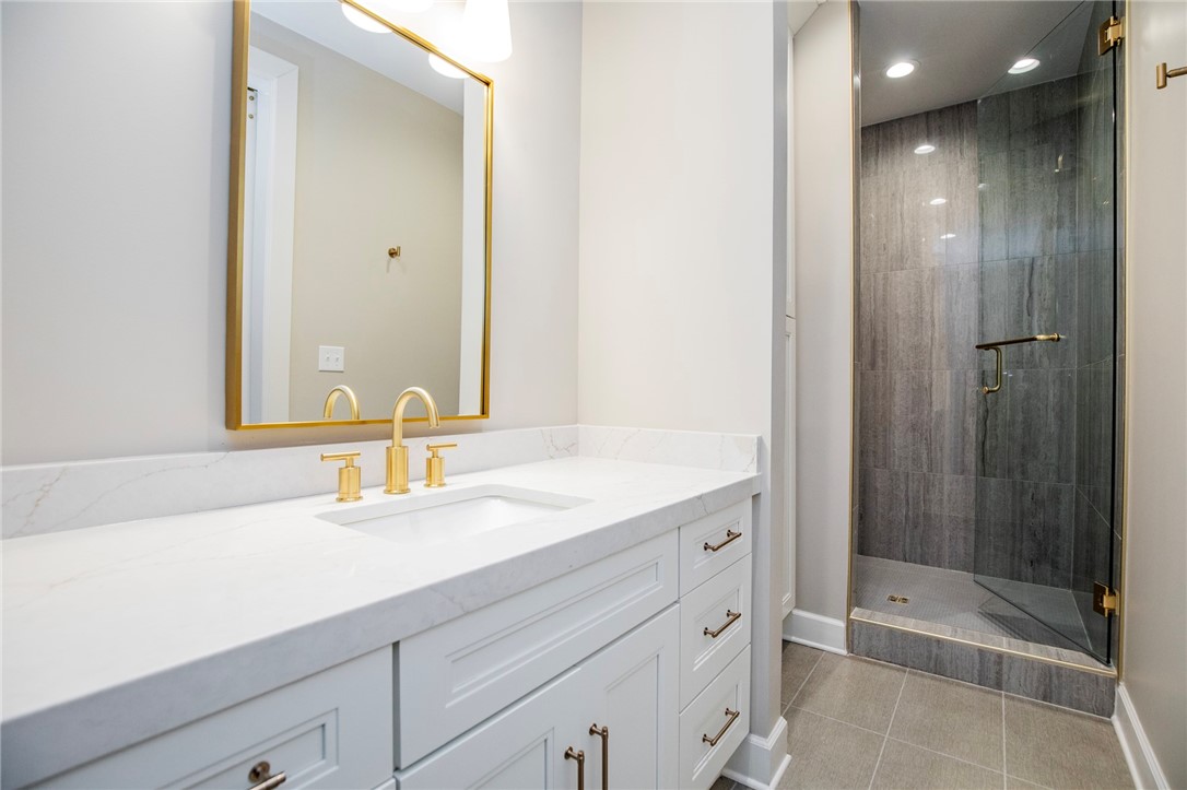 Pinnacle Heights Rogers - Residential