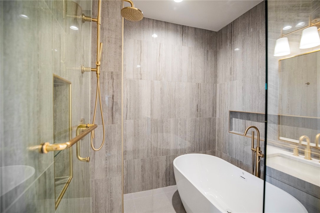 Pinnacle Heights Rogers - Residential