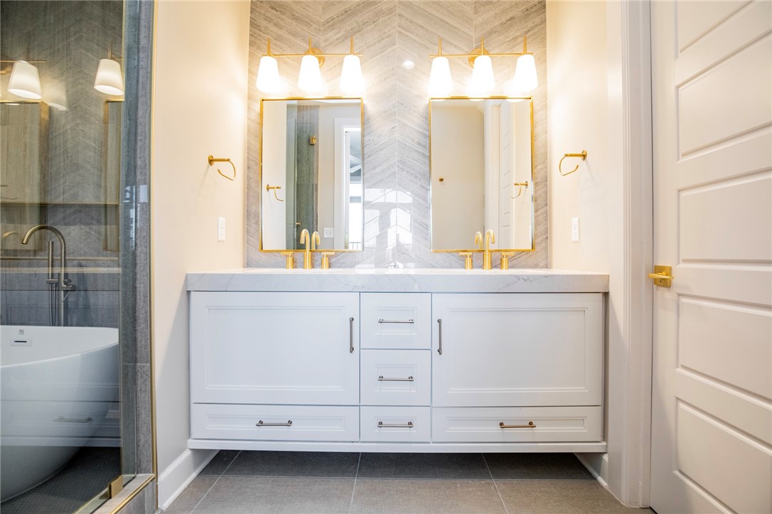 Pinnacle Heights Rogers - Residential