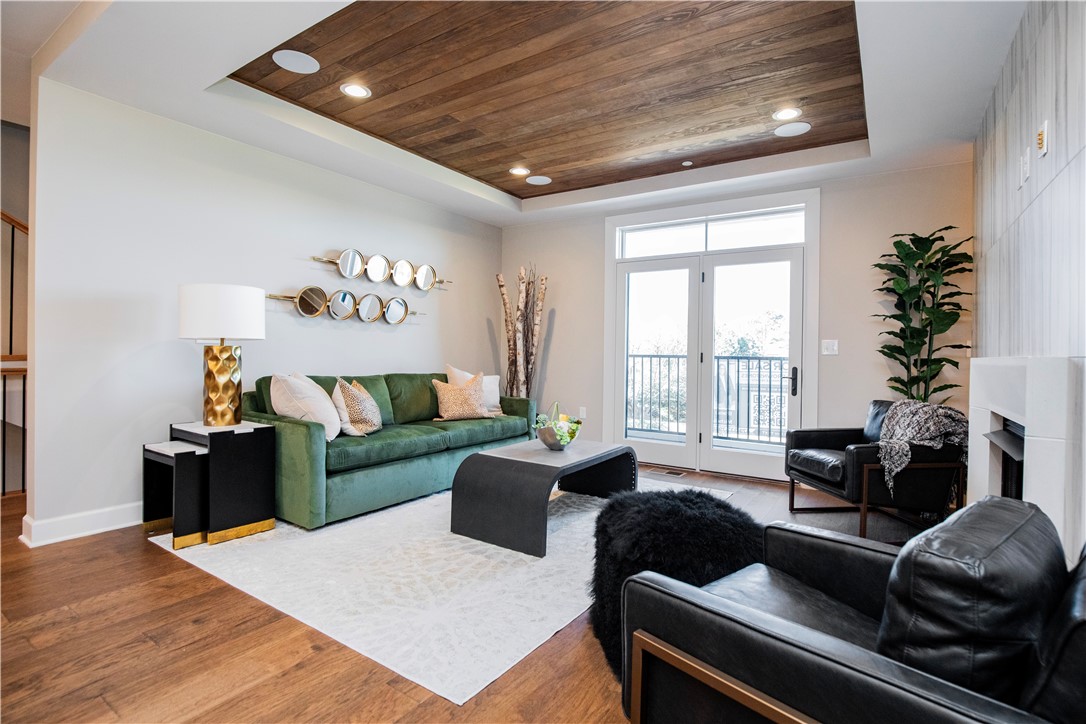 Pinnacle Heights Rogers - Residential