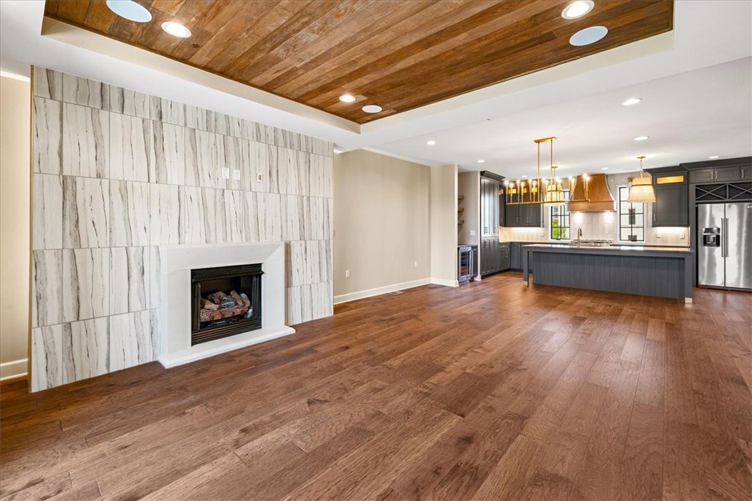 Pinnacle Heights Rogers - Residential