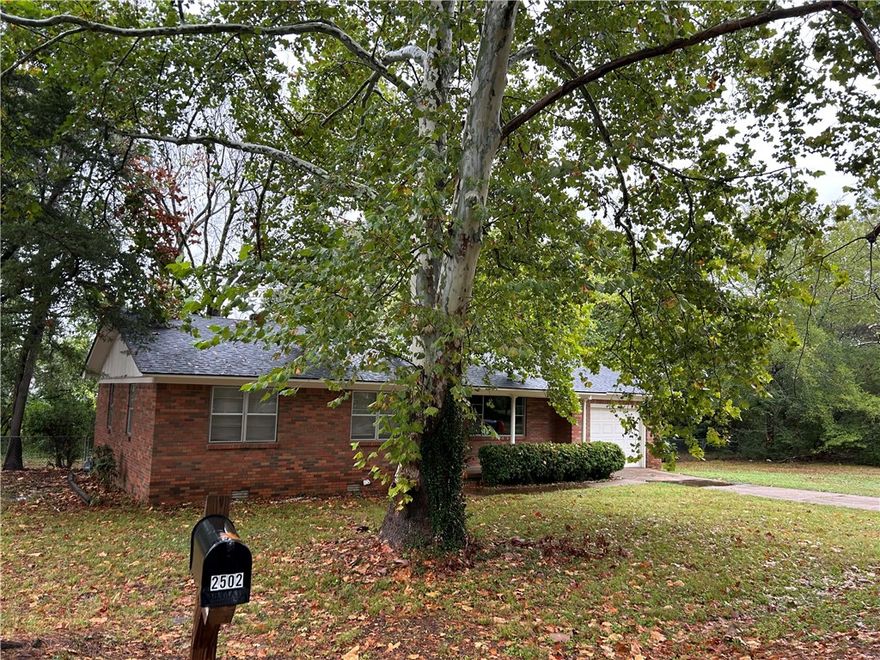 Charming 3 Bedroom, 1.5 Bath Brick Home
This well-kept brick home offers 3 bedrooms, 1.5 bathrooms, and a single-car garage. Featuring a practical layout with comfortable living spaces, it’s the perfect fit for a first-time buyer, small family, or those looking to downsize. Solid construction and classic curb appeal make this home a great find!