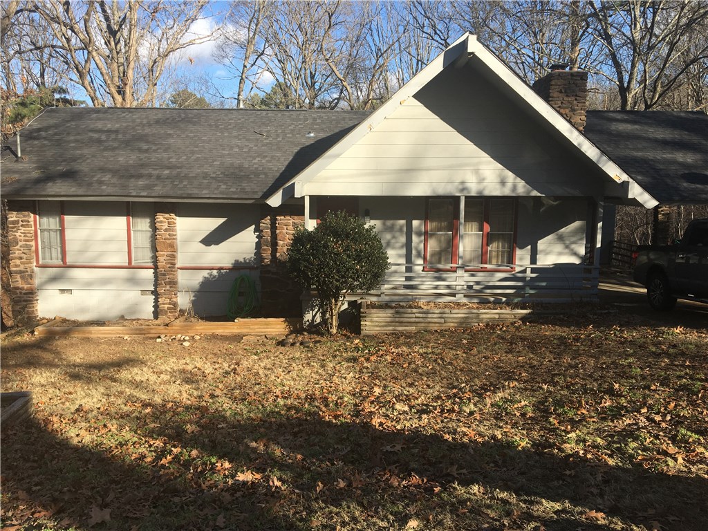 Nice starter home. Open design, large family room with vaulted ceiling, large open eat in kitchen.