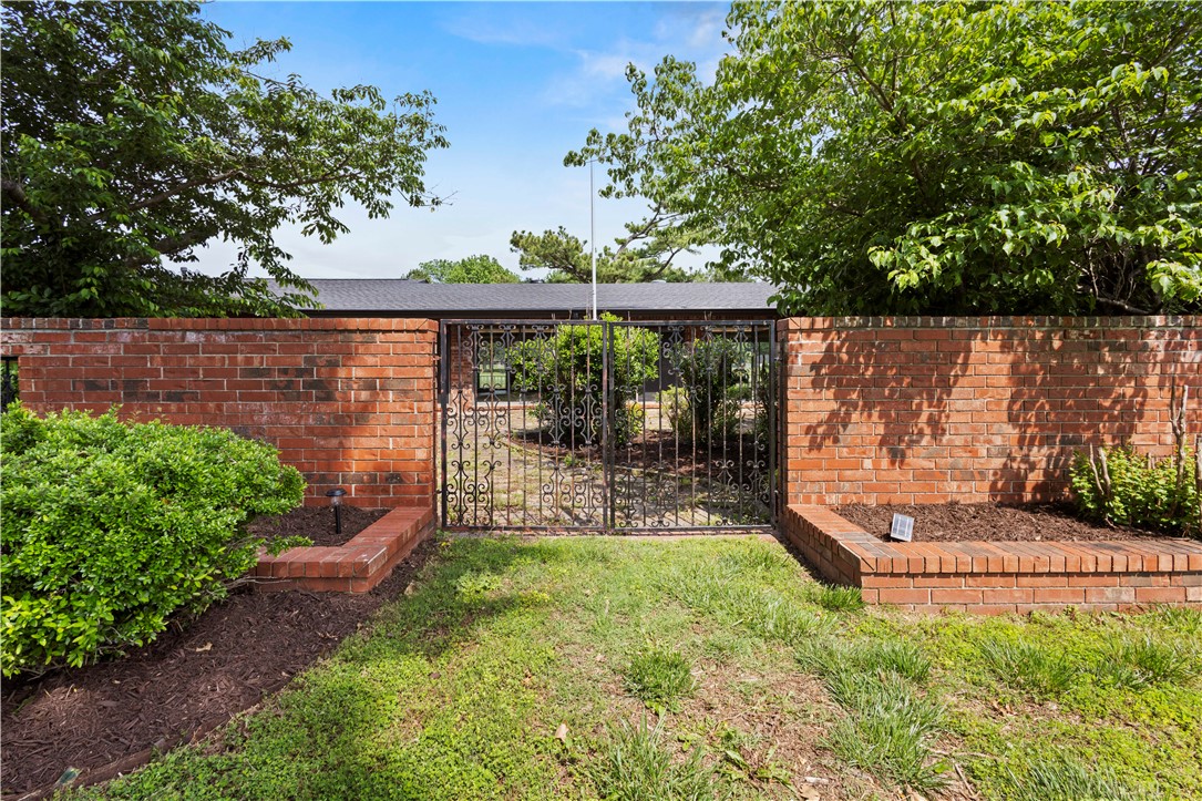 Country Club Estates - Residential