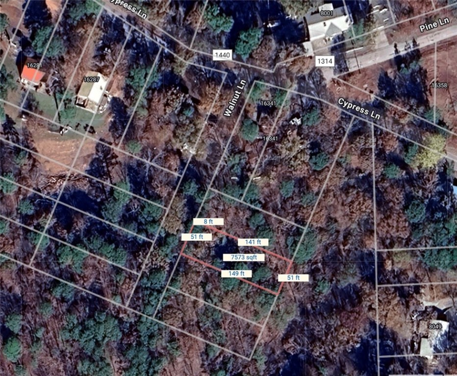 Beaver Lake area lot in the Beaver Shores Subdivision. Build your dream home on a secluded street with excellent privacy. Opportunity to purchase three lots in a row. Prairie Creek Marina and 3 other boat launch ramps located just right around the corner. Minutes to Downtown Rogers. Water and electric at street.