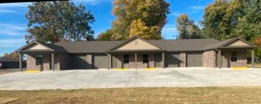 Beautiful 2 bed/2 bath available for rent in Gentry AR. Newer building with a 1 car attached garage. Range, dishwasher, microwave, washer and dryer included and landlord will provide yard maintenance.