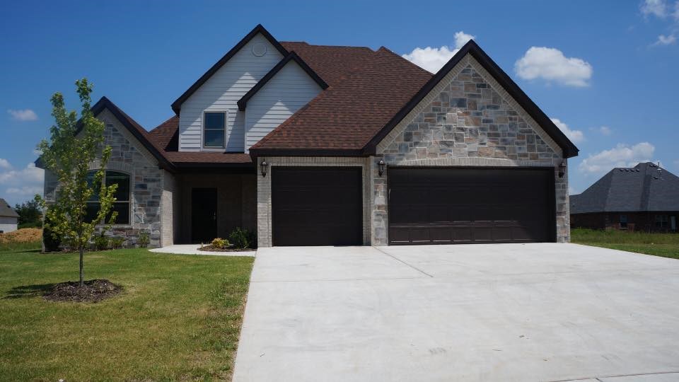 Beautiful New Construction home by RLP Investments located in Bentonville. Close to schools. 4 bedroom, 3.5, custom cabinets, granite counters, tile walk in shower with bench, Large Media Room.....Walk to schools.
Pets are negotiable
Also Listed for sale MLS: 1033181
Seller is willing to entertain a Lease/Purchase Agreement as well.