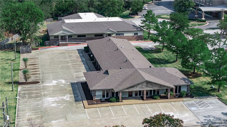 Prime commercial real estate. Two office buildings totaling 18,367 square feet situated on a busting corridor with a 39,000 daily traffic count. The Razorback Greenway is located on the 2.87 acre tract, attracting health-conscious professionals and offering employees an alternative commuting option. Minutes away from the new Walmart campus, Northwest Medical Center, and 1/2 mile from I-49, this property presents an exceptional opportunity for investors or businesses seeking high visibility and a thriving business environment.