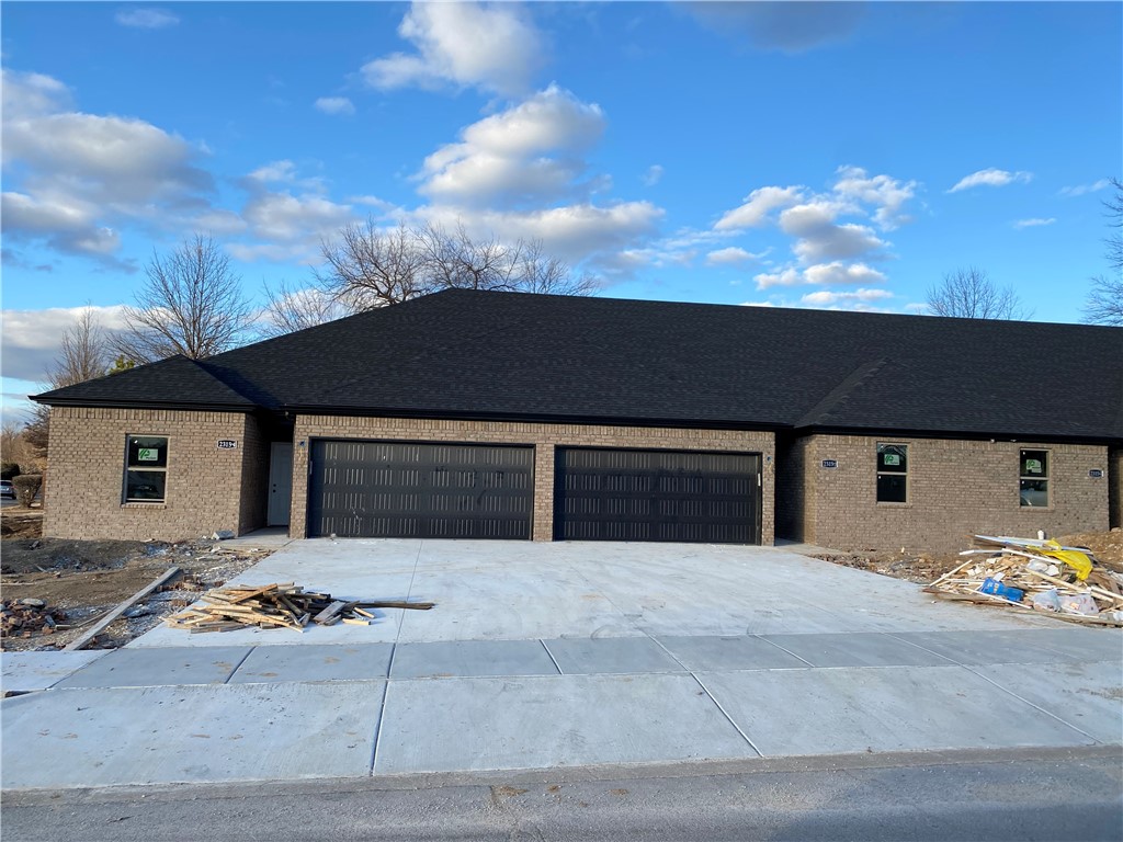 New construction rental property coming to Rogers! These homes are of quality build and centrally located! Just minutes from the interstate, groceries, and shopping! These homes include custom interior designs, undermount sinks, granite counter tops, and fenced in yards! Welcome your family home here.