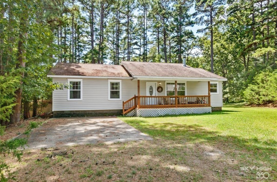 Escape to this amazing 1.80-acre retreat nestled by Beaver Lake. This cozy 3-bedroom, 2-bathroom home features an inviting open-concept layout complete with a charming wood-burning fireplace. Step outside onto the expansive backyard patio, where you can enjoy the seclusion and tranquility it offers.
This incredible home is located just minutes from Hobbs State Park, War Eagle Mill, War Eagle Caverns, Prairie Creek Marina and so many other features for the outdoor enthusiast including numerous walking/biking trails, outdoor shooting range, atv/side by side trails and rentals, horseback riding, campgrounds, a nearby private cove for fishing/swimming and more!
Located just 20 minutes from downtown Rogers and 30 minutes from Eureka Springs, don't miss your chance to call this place home!