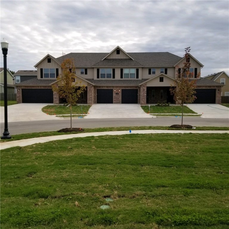 Brand new. Nice Executive Rentals in the heart of Northwest Arkansas. Townhome features 3 bedrooms, 2.5 baths, 2 car garage, all appliances. Large master bath, great floor plan with many upgrades. Side patio for entertaining. Close to shopping, dining and entertainment. New Tenant move-in bonus, contact Listing Agent.
