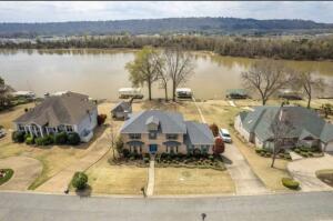 Ready for summer! Beautiful home! Move In Ready with lots of updates which include new porcelain floors, fresh paint, new heat/air for both levels, new roof, new tank less hot water heater, new refrigerator! Granite counter tops! Lots of storage! Amazing view of the Arkansas River with your own private boat dock, Enjoy your view from your screened porch! Upscale neighborhood with a family park/picnic area, boat ramp for the subdivision. Call today for your private showing! Welcome home!