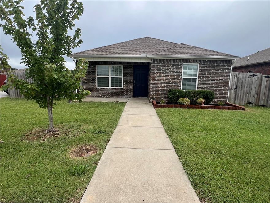 If you want a home, but don't want all the tedious chores taking up your weekend! This 3bd 2ba open floor plan is for you! Featuring 9' ceilings throughout kitchen, dining, and living room. Kitchen and bathrooms feature craftsman cabinetry. The home comes with fenced in yard, but easy to mow, so you can enjoy beautiful NWA!