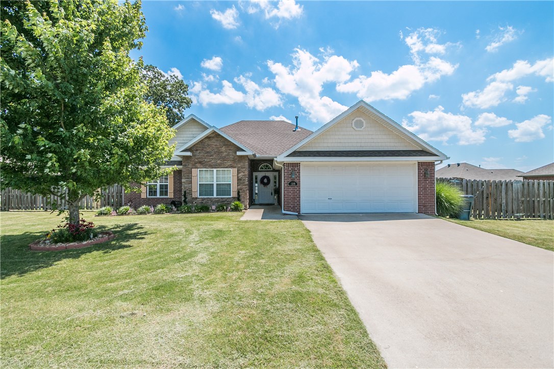 Wonderful community on the northwest side of Pea Ridge. Very easy access to Bella Vista, Bentonville and Rogers, close to schools The home has 3BR & 2BA, two sinks in guest bath. Great kitchen w/ see through window to the LR, pantry and eat in dining area. Utility room is large for your crafts. Beautiful hand scraped engineered hard wood in the living area. Back yard is just made for your family with the extra large deck and plenty of room for play. Room to store your toys and equipment in the shed