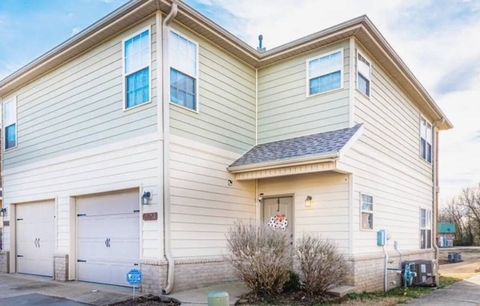 Photo of 1123 S Tottenham Court, Fayetteville, AR 72704 (MLS # 1331538)