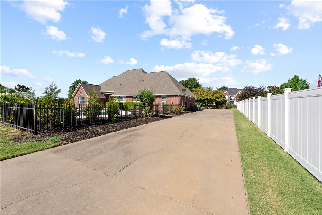 Laurel Crossing Rogers - Residential