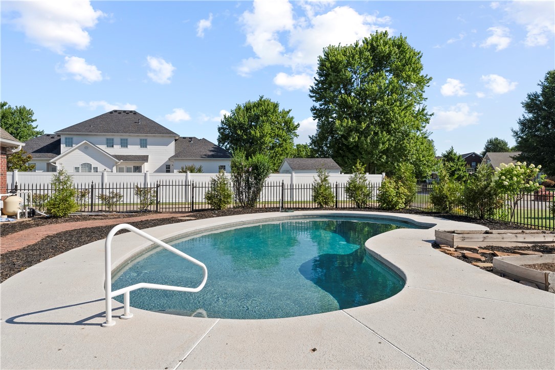 Laurel Crossing Rogers - Residential