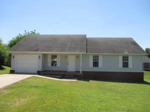 JUST LIKE NEW. This 3bedroom, 2 bath home comes with new paint and new carpet. Come call this one your new home. 114682