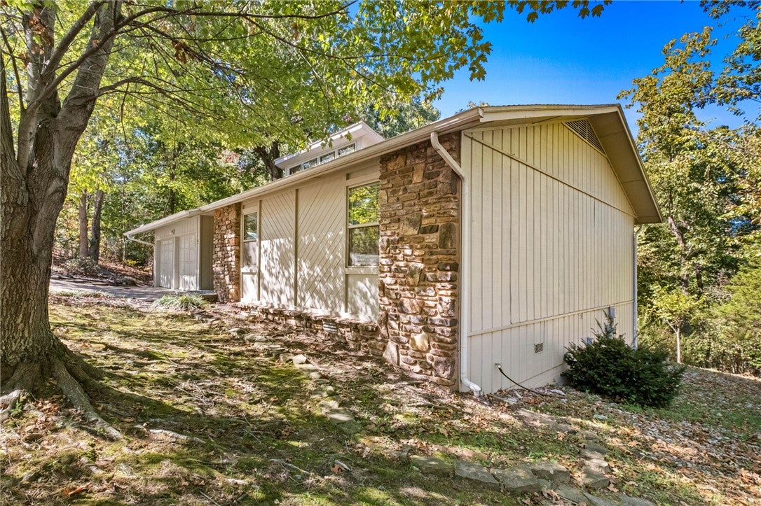 5 Stringer Lane