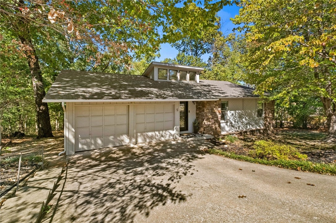 5 Stringer Lane