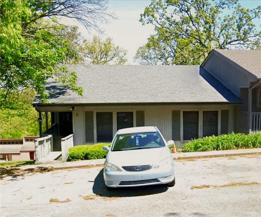 This end unit townhome is situated in the beautiful community of Bella Vista, boasting 3 bedrooms and 2 bathrooms. The property features 720 sq ft of unfinished walk out lower level space. The living area is spacious and features a wood burning fireplace, while the kitchen offers ample counter and storage space, accompanied by a dining room overlooking the green space. Conveniently situated for lake life enthusiasts, Lake Window is mere minutes away, providing opportunities for fishing, paddle boarding, kayaking, or simply taking in the views. Cycling enthusiasts will appreciate the nearby Tunnel Vision & Back 40 mountain bike trail. The POA includes access to Bella Vista's swimming pools, recreation centers, tennis courts, and 7 lakes.
