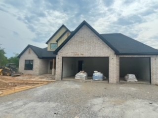 Truly a gem in west Bentonville, just 3.5 miles to the Square. Beautiful new construction with spacious, open floor plan. Wired for sound. Gourmet kitchen with commercial grade appliances including 60" fridgefreezer and 36" pro stove range. Large island, plenty of counter space, and walk-in pantry storage. Master suite with tiled shower, soaking tub, and a big walk in closet connected to laundry/mud room. Second bedroom and full bath also on main level. Upstairs features bedrooms three and four with walk in closets, a jack and jill bathroom, and large bonus room. Three car garage, gutters with leaf guard, full yard sprinkler, covered back porch equipped with 2 infrared ceiling mounted heaters, and will include backyard horizontal cedar privacy fence with caps!
Seller offering $10,000 toward buyers closing costs to cover interest buy down. Approximate completion mid-late September.