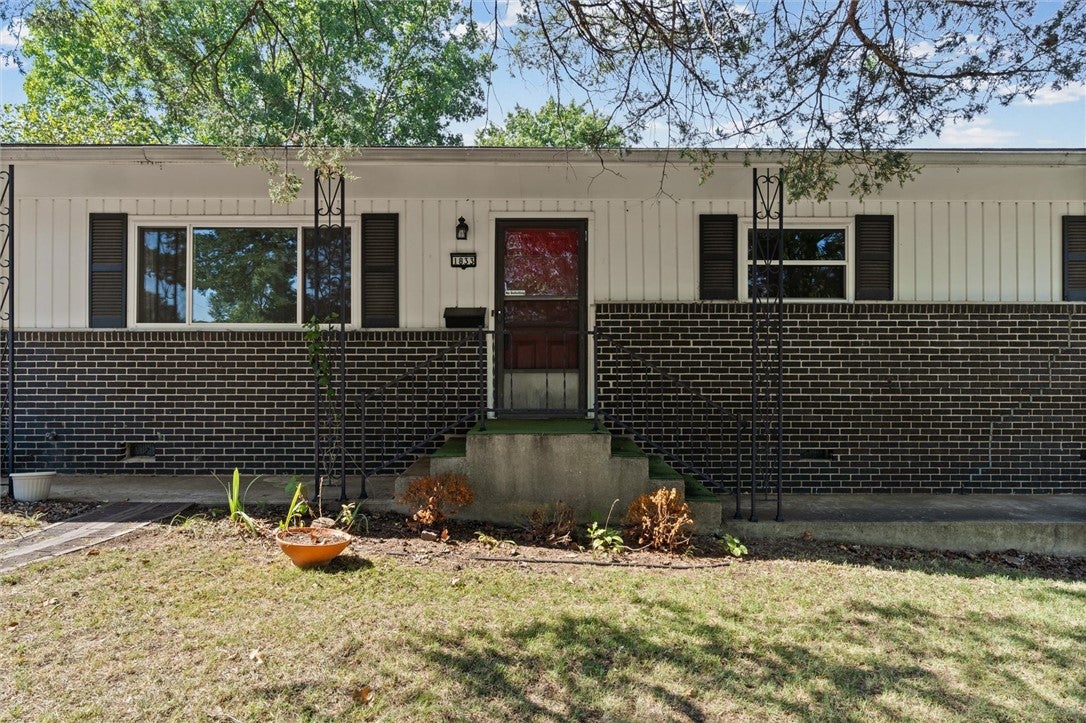 1833 N Woodland Avenue