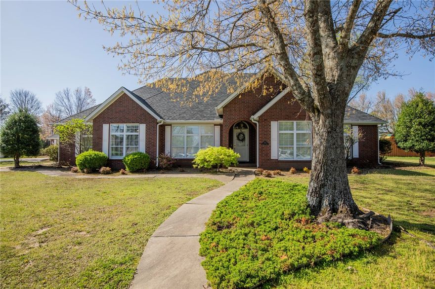 Desirable Hanover Subdivision,
There is Space for everyone in this one level 4500 sq ft home,  including 912 sq ft mother in law cottage.     
In the main home you’ll find  
GOURMET KITCHEN  with 
High-end Thermidor 
gas range, Double ovens. Stainless steel farm sink. QUARTZ COUNTERTOPS 
The living and dining areas all have engineered 
Hardwood flooring. Tons of light streaming in the large bank of windows in the living room.