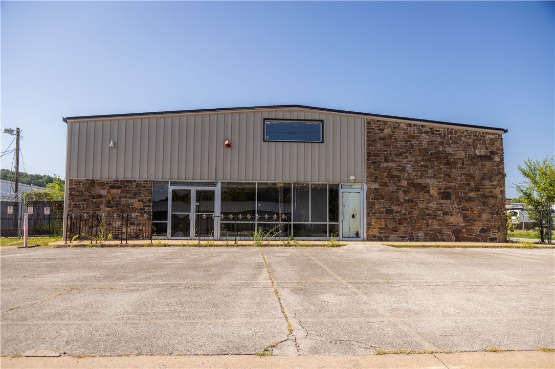 535 W Poplar St, Fayetteville, AR 72703