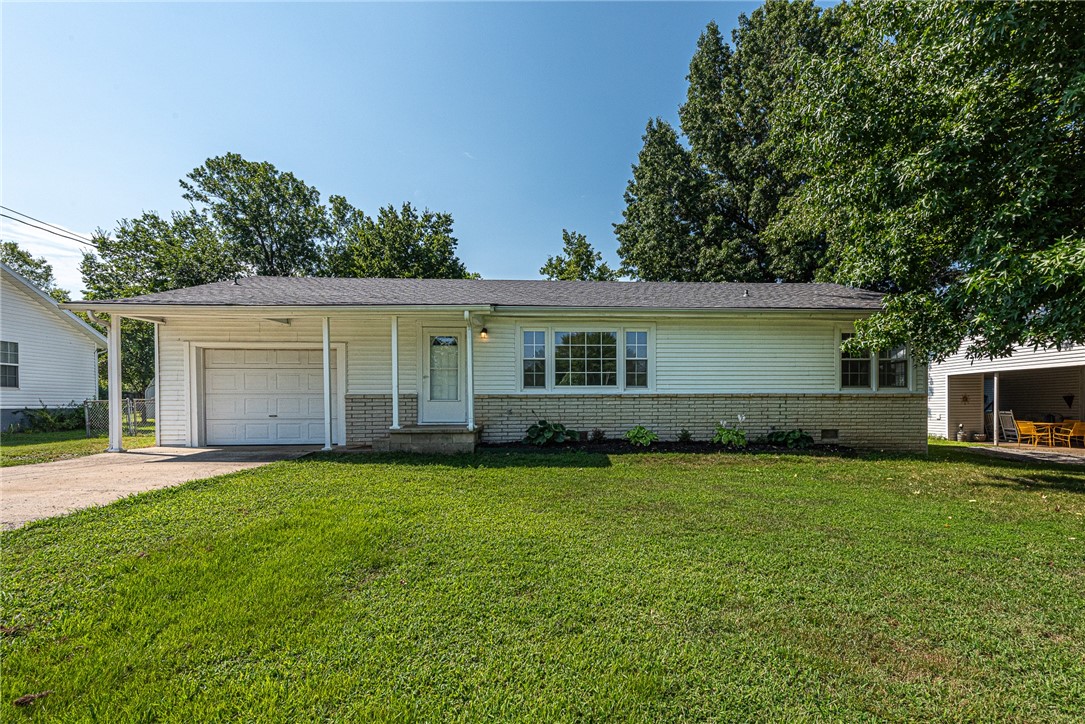 Welcome Home to South Fayetteville! This 3-bedroom home offers convenience just minutes from I-49, less than 3 miles to Downtown Fayetteville and Kessler Mountain Park! Inside, youāll find a spacious living room with wood floors, an L-shaped eat-in kitchen with a stainless steel gas range, tiled backsplash, plenty of cabinet space, and refrigerator included. All three bedrooms feature wood flooring, and the bathroom has been updated. A large laundry room with washer/dryer included adds opportunities for you to add your own storage configurations. Outside enjoy the patio overlooking the oversized, fenced backyardāperfect for pets, play, or entertaining. Donāt miss your chance to see this home, schedule a showing today! *Property is in the flood plain.