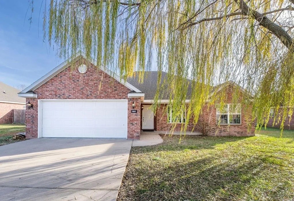 Welcome to this charming home nestled in an established neighborhood in Centerton, boasting mature trees and a spacious backyard. Conveniently located near the Walmart Home Office & a plethora of restaurants & amenities in both Bentonville and Rogers, this residence offers the perfect blend of tranquility and accessibility. With washer, dryer, and refrigerator included, moving in is a breeze. Outside, the large backyard provides plenty of room for outdoor activities.
All PPM residents are enrolled in the Resident Benefits Package (RBP) for $50.00/month which includes liability insurance, credit building to help boost the resident's credit score with timely rent payments, up to $1M Identity Theft Protection, HVAC air filter delivery (for applicable properties), move-in concierge service making utility connection and home service setup a breeze during your move-in, our best-in-class resident rewards program, on-demand pest control, and much more! More details upon application.