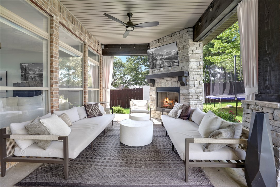 Champions Golf & Cc Rogers - Residential