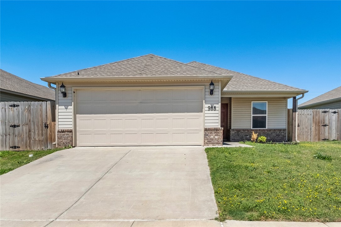 This move-in ready, like-new home is located in a quiet, friendly neighborhood just two miles from the University of Arkansas and near White River Park. It features an open floor plan that’s perfect for entertaining, with blinds and a privacy fence already installed. With an acceptable offer, the refrigerator, washer, and dryer are included—making your move even easier. A great home in a convenient location, ready for its next owner!