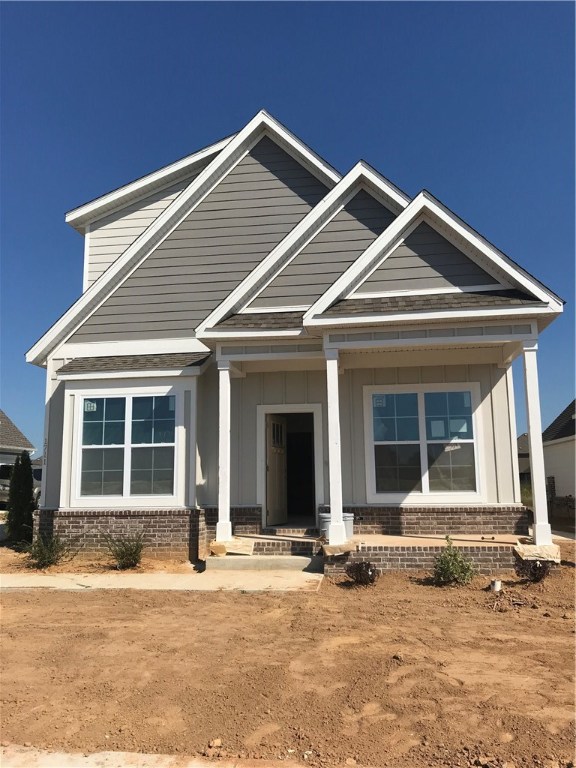 NEW CONSTRUCTION @ THE GROVE NEIGHBORHOOD IN ROGERS. Modern luxury are embodied in these 3 bedroom 2.5 bath homes. These craftsman style homes have high end finishes with desirable open floor plans for entertaining. This home feature custom cabinets, granite counter tops with under mount sinks, stainless appliances, gas range, fireplace. Attached pictures are a similar floor-plan. No pets, No smoking. CALL TODAY FOR A PRIVATE SHOWING!