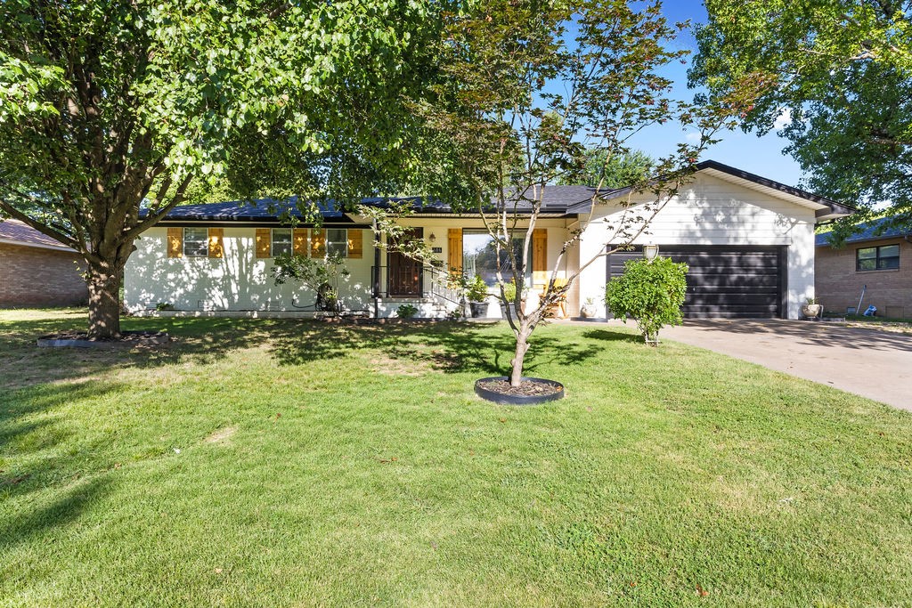 Charming 3 bed, 2 bath home located in the heart of Springdale! This property has beautiful curb appeal with a freshly painted outside, along with a newer roof, gutters, and HVAC! Nestled on a quiet, well kept street, this is the perfect home for any family! With hardwood floors, a coveted all seasons sunroom right off of the eat in kitchen, and nearly 1/3 of an acre, you will have plenty of room for every fun outdoor activity! Don’t miss this great opportunity!