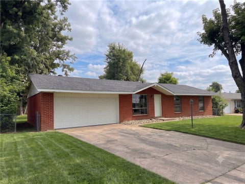 Photo of 811 N 15th Street, Rogers, AR 72756 (MLS # 1362421)