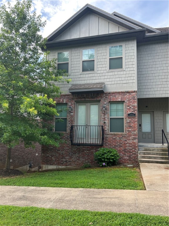 Experience the best of Fayetteville college life in this stylish and spacious townhouse, perfectly situated within easy walking distance of the University of Arkansas campus. Whether you're a student seeking convenience or an investor looking for a high-demand rental, this property offers the ultimate combination of location, comfort, and potential. Fully equipped kitchen with all appliances including refrigerator. Beautiful designer furnishings to convey. Sellers have used the garage as a tailgate party place and all furniture will convey. There is a large storage area under the house that can be converted to living space. The recently purchased washer and dryer will convey as well. Come take a look and get ready to call the Hogs in your beautiful new townhome.