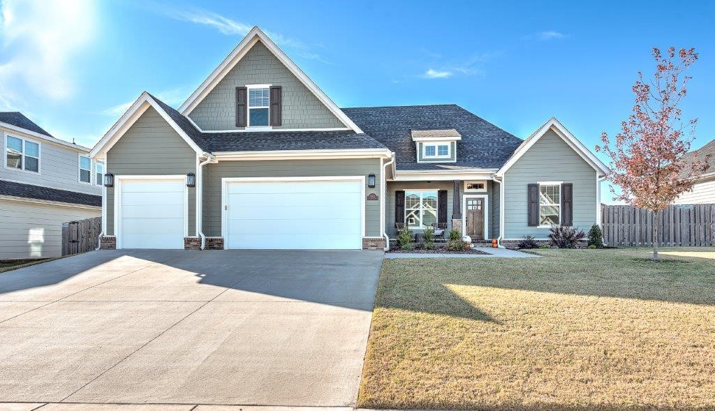 WOW This is the home that offers it all. 4BD, 3FB, Bonus room and much more. large, fenced back yard with cover4ed patio. desirable location near minutes from XNA, TopGolf, the mall and all NWA has to offer. Mt. Hebron Park for the kiddos to play or an evening walk at sunset.
