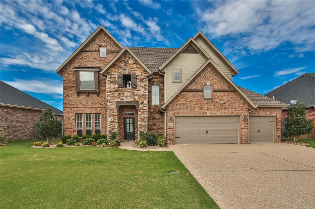Gorgeous home w/ luxurious features. Beautiful brick & rockwork & landscaping. As you enter, you will find wood flooring leading to a spacious living room w/ soaring ceiling & windows for plenty of natural light. Gourmet kitchen you'll love to spend time in. Granite, modern lighting, beautifully tiled backsplash, large island & ss apps. Formal dining room w/ great industrial lighting. Large master w/ double vanities in master bath. Enjoy the covered patio & large backyard. Come see this amazing home!