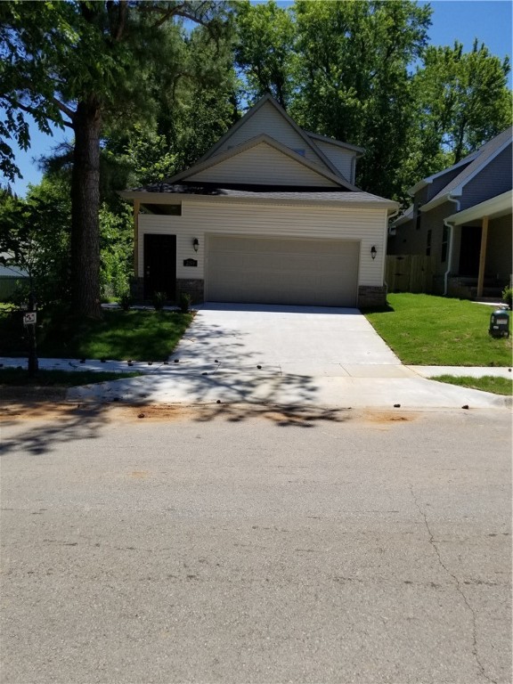 Nice newer construction home in Fayetteville, near campus! Home features 3 bedrooms, 3.5 baths, formal office/ study room, granite countertops, tilled wood floors & all appliances. Covered back patio for grilling and entertaining.