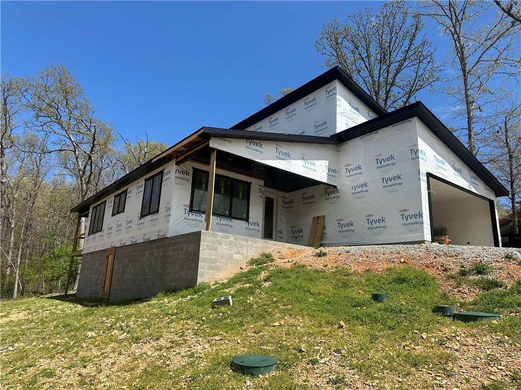 Talk about location! This beautiful 3 Bed 3.5 Bath New Construction home to be completed in early 2024. Steps out your door is the wildly popular Back 40, Blowing Springs trail and the paved Greenway.
The 1st floor is adorned with vaulted ceilings, upgraded Pella windows and doors, an open kitchen and living space, an office and the serene Primary Suite, large on suite, and walk in closet. Make your way upstairs to the bonus area with jack n Jill bath and bedroom with private ensuite.
Ultimate indoor/outdoor lifestyle w covered patios and stunning iron railing that adorn the deck of this contemporary style cabin. Perched among the gorgeous hardwoods of the Ozarks and directly on Back 40 trail. Personal bike trail access and a view of the trail to watch your fellow bikers stroll by.
Enjoy the best mountain biking trails in the nation, yet only minutes from town and the world famous Downtown Bentonville area. Bella Vista has amazing community amenities, golf, lakes, parks, trails, gyms, pools, & more!