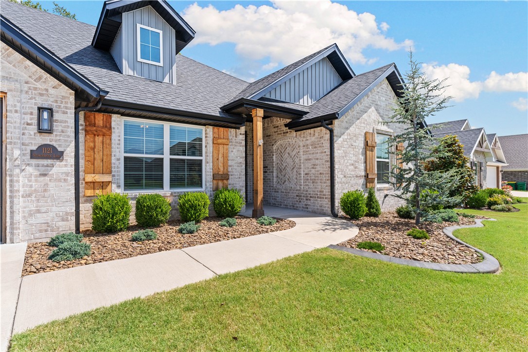 Beautiful custom home located in Quail Hollow subdivision in Bentonville. This home features 4 Bedrooms & 3 full bathrooms with too many upgrades to mention. (see upgrade list) The 3 full baths are a bonus. 2 of the bathrooms have walk in showers, while the other is a tub/shower combo. The kitchen is any cook's dream with double ovens, large oversized island, floor to ceiling cabinetry, pot filler, and large walk -in pantry! The open living area is perfect for entertaining. Cozy up to the full stone wood burning fireplace on cold winter days. The newly added sunroom allows you to enjoy the back yard without the annoyance of the bugs! Refrigerator, washer and dryer convey with home. This home is close to everything Benton county has to offer being less than 5 miles to XNA National Airport, downtown Bentonville, Walmart Home Office and the Pinnacle area of Rogers featuring shopping, Topgolf and the Walmart AMP. Make your appointment today.