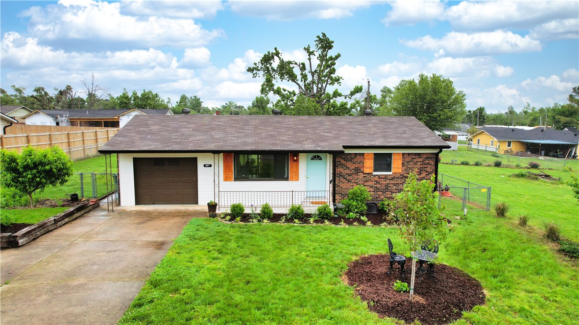 Welcome to 807 N. 12th Place — a beautifully remodeled gem nestled on a spacious lot in the heart of Rogers. This cute-as-a-button home offers the perfect blend of character and modern comfort, with fresh paint, brand-new flooring, and an updated bathroom that adds a stylish touch throughout.
You’ll love the abundance of natural light that fills every room, creating a bright and inviting atmosphere. Step outside to enjoy your fully fenced backyard—ideal for pets, play, or gardening—and unwind in the tranquil, screened-in back patio that’s perfect for relaxing evenings or morning coffee.
Located just minutes from top-rated schools, vibrant downtown Rogers, shopping, and dining, this home delivers both privacy and convenience. Whether you’re a first-time buyer, downsizing, or investing, this move-in ready property checks all the boxes.